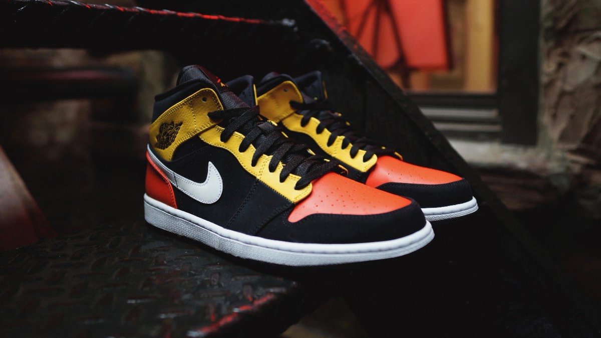 Giày Nike Air Jordan 1 Mid 'Black Amarillo Orange' 852542-087 - Ảnh 10