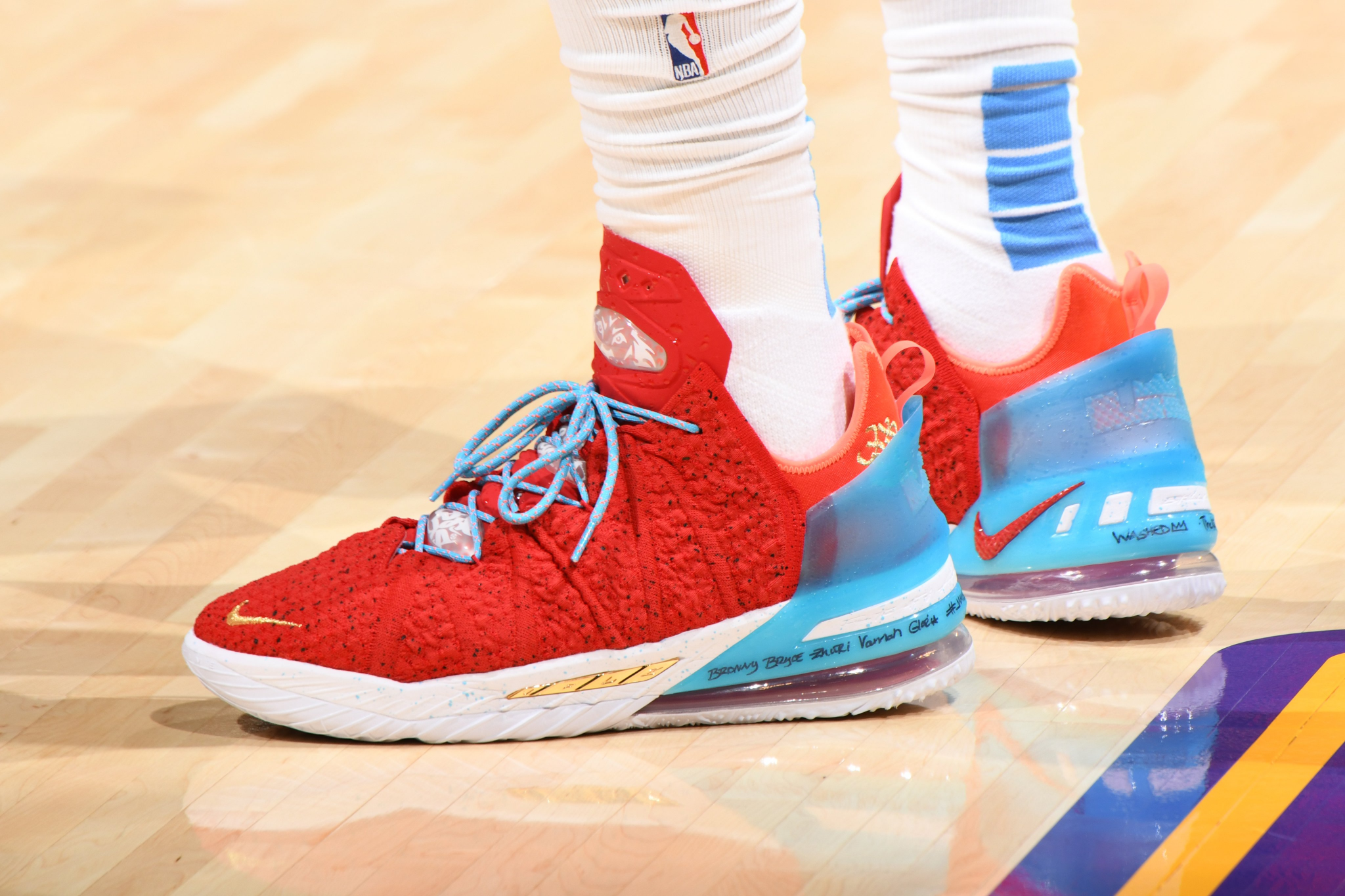 Giày Nike LeBron 18 'X-Mas In LA' DB8148-601 - Ảnh 6