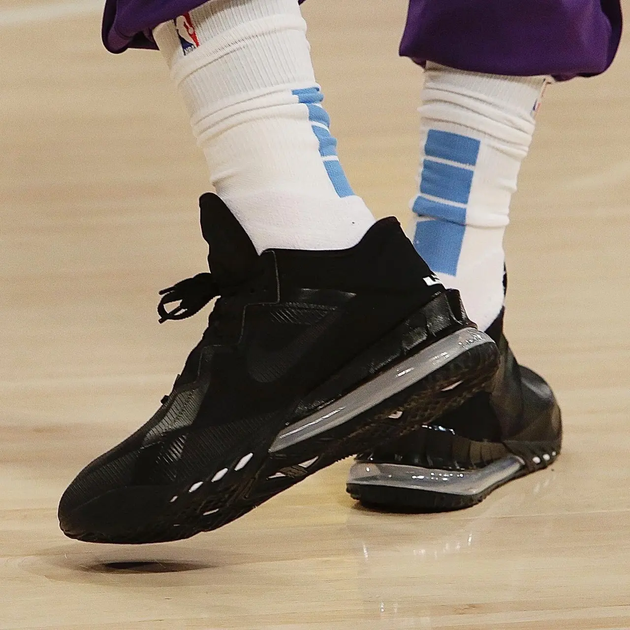 Alternative view of Giày Nike LeBron 18 Low 'Zero Dark 23' CV7562-004
