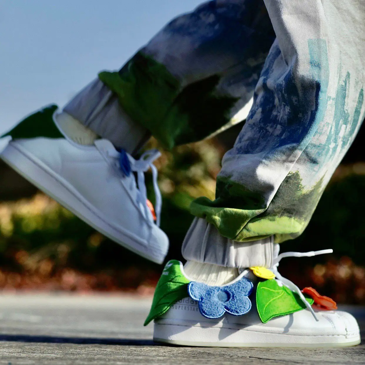 Alternative view of Giày Adidas Melting Sadness x Superstar 'Bee with You Pack Cloud White' GZ2662
