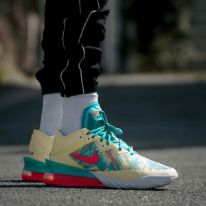 Alternative view of Giày Nike LeBron 18 Low 'LeBronold Palmer' CV7562-300