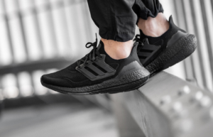 Alternative view of Giày Adidas UltraBoost 21 'Triple Black' FY0306