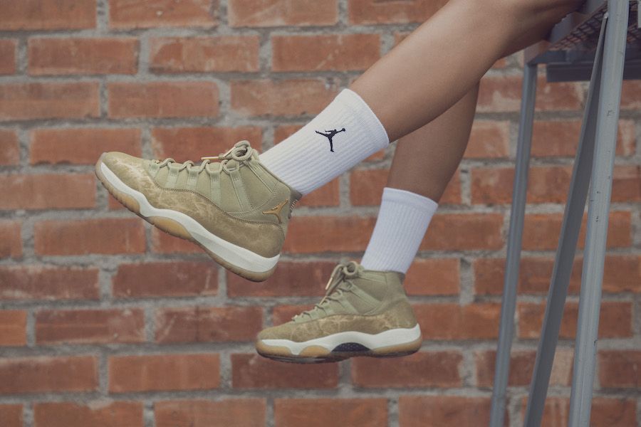 Giày Nike Wmns Air Jordan 11 Retro 'Olive Lux' AR0715-200 - Ảnh 4