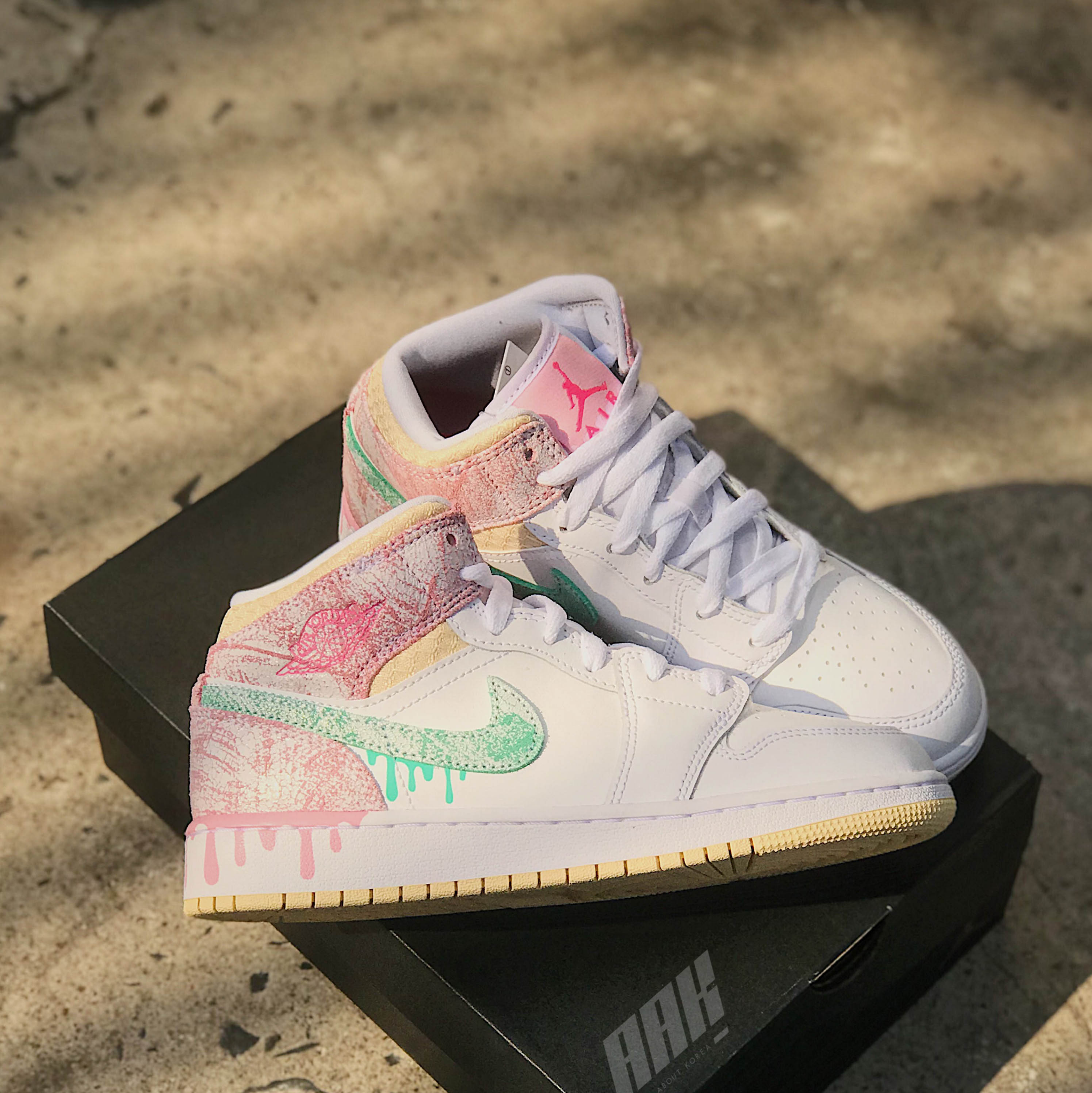 Giày Nike Air Jordan 1 Mid SE GS 'Paint Drip' DD1666-100 - Ảnh 8