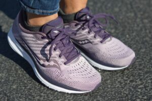 Alternative view of Giày Saucony Wmns Ride 13 'Blush Dusk' S10579-20