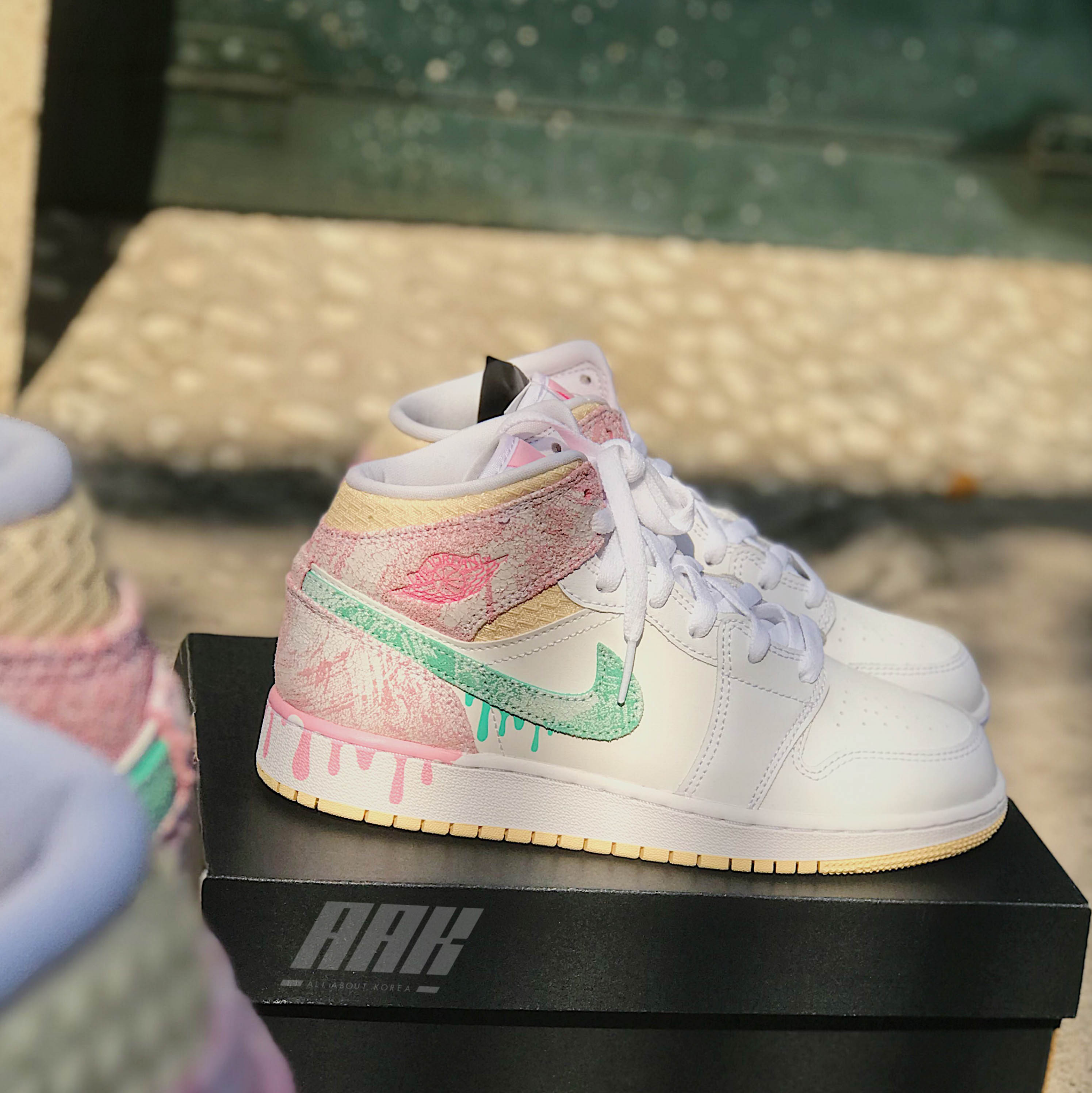 Giày Nike Air Jordan 1 Mid SE GS 'Paint Drip' DD1666-100 - Ảnh 7