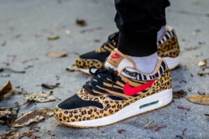 Alternative view of Giày Nike Air Max 1 DLX x Atmos 'Animal Pack' 2018 AQ0928-700