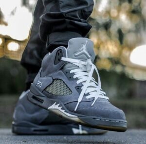 Alternative view of Giày Nike Air Jordan 5 Retro 'Wolf Grey' 136027-005