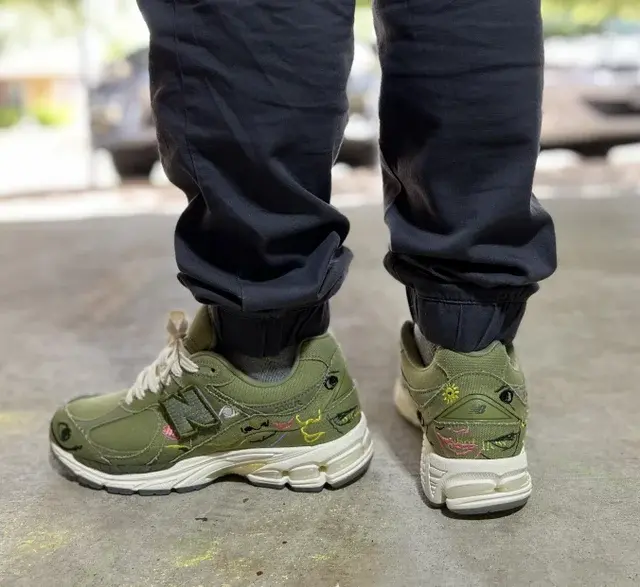 Alternative view of Giày New Balance 2002R 'Bryant Giles What Now' M2002RAG
