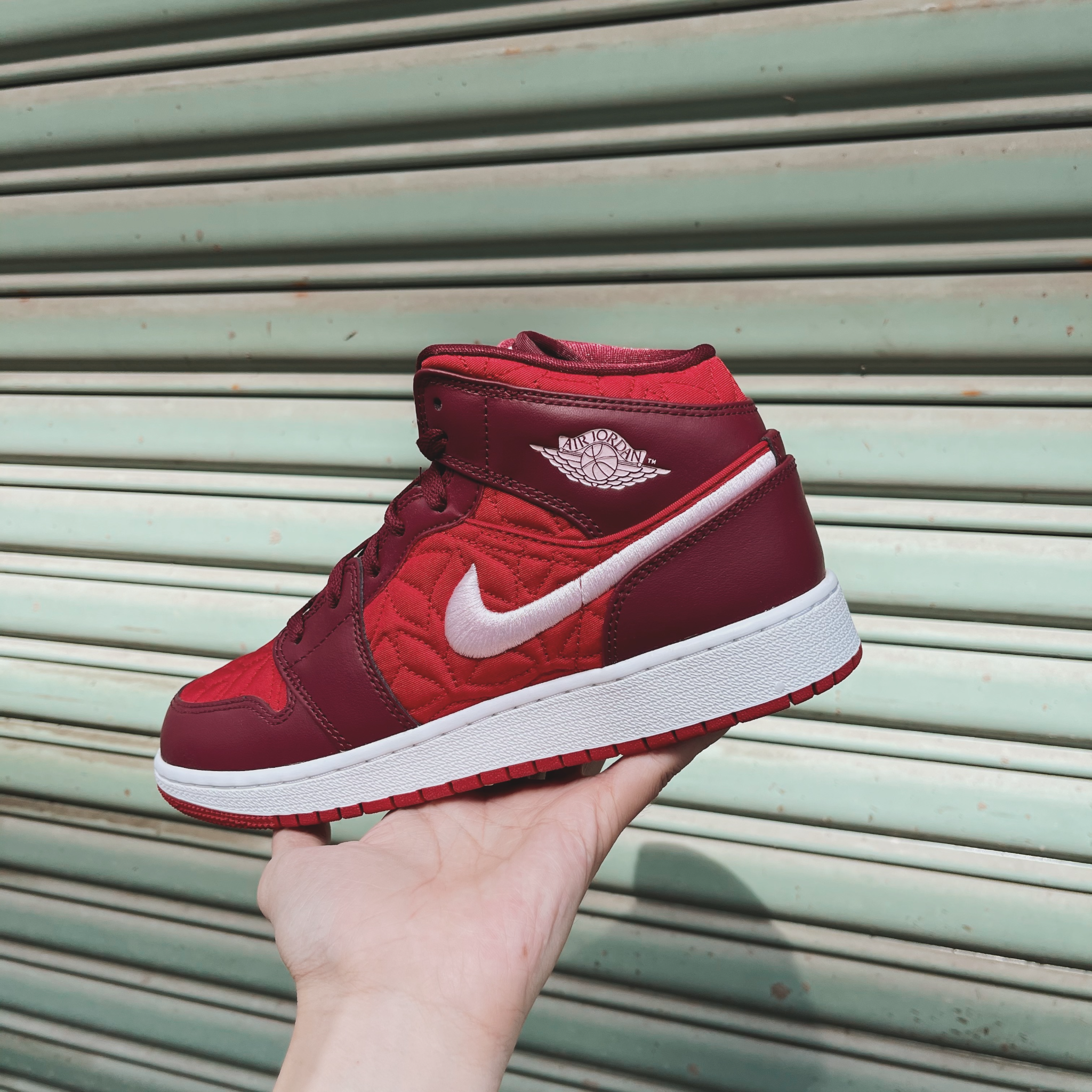 Giày Nike Air Jordan 1 Mid SE GS 'Red Quilted' AV5174-600 - Ảnh 6