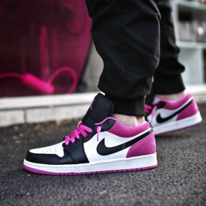 Alternative view of Giày Nike Air Jordan 1 Low GS 'Black Active Fuchsia' CT1564-005