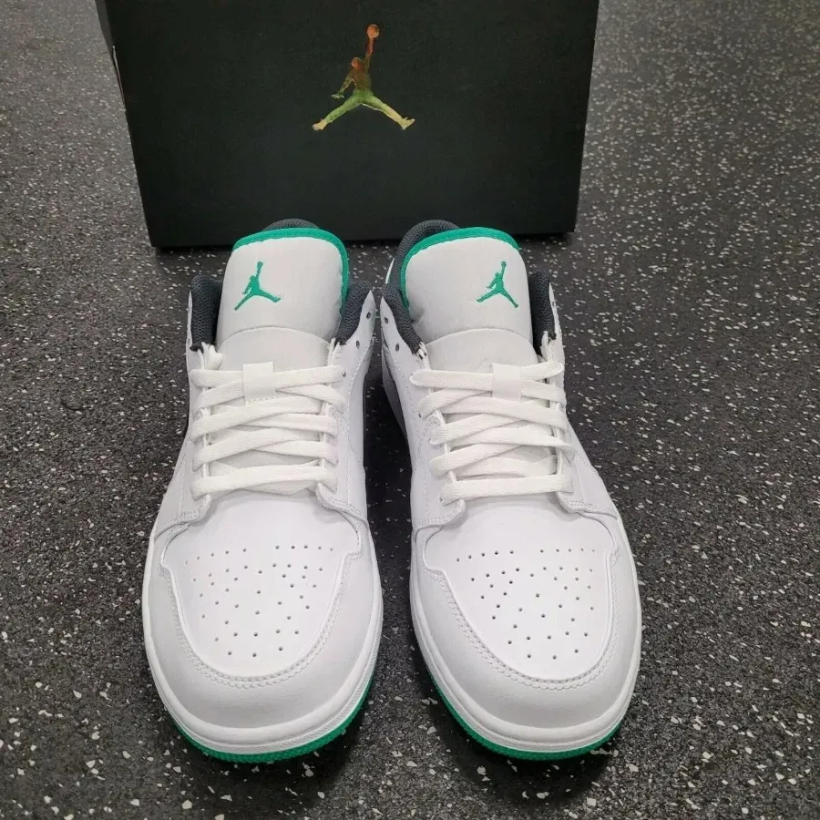 Giày Nike Air Jordan 1 Low GS 'White Lucky Green' 553560-129 - Ảnh 4