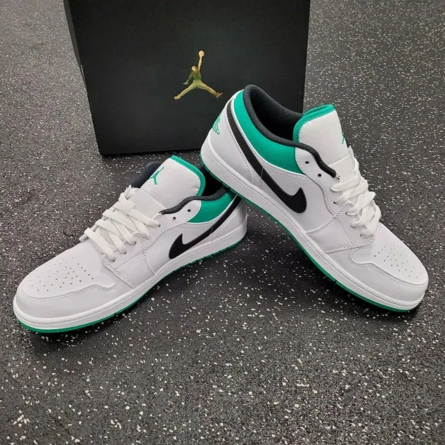 Giày Nike Air Jordan 1 Low GS 'White Lucky Green' 553560-129 - Ảnh 3