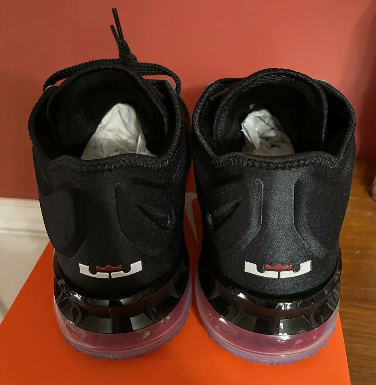 Alternative view of Giày Nike LeBron 18 Low 'Bred' CV7562-001