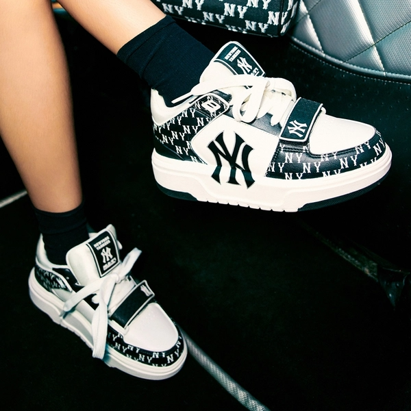 Giay MLB Chunky Liner Mid Monogram NY 'Black' 3ASXLM13N-50BKS