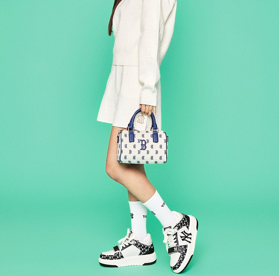 Giay MLB Chunky Liner Mid Monogram NY 'Black' 3ASXLM13N-50BKS