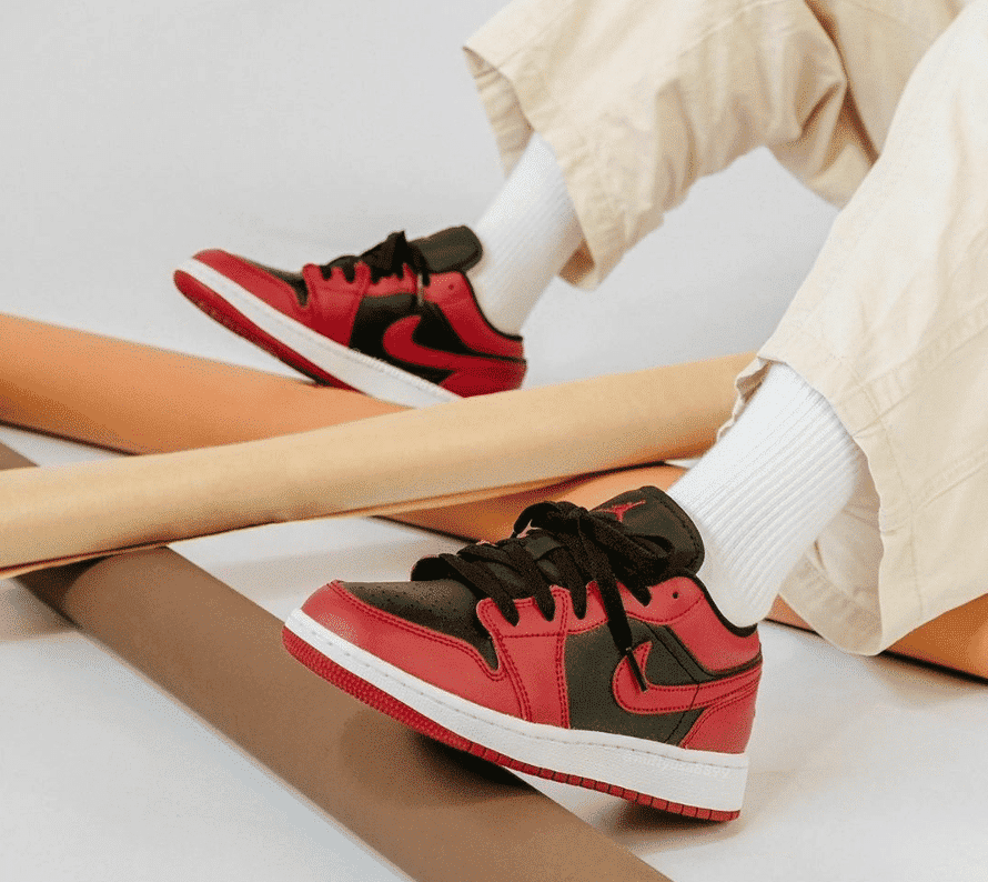 Giày Nike Air Jordan 1 Low GS 'Reverse Bred' 553560-606 - Ảnh 2