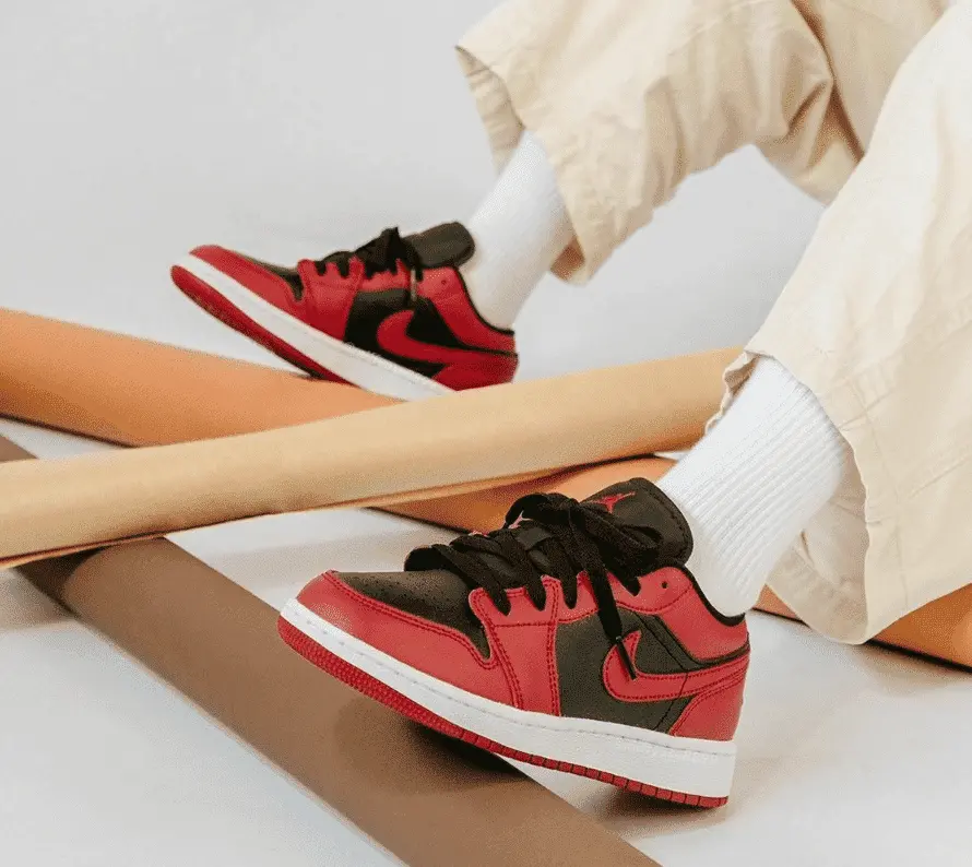 Alternative view of Giày Nike Air Jordan 1 Low GS 'Reverse Bred' 553560-606