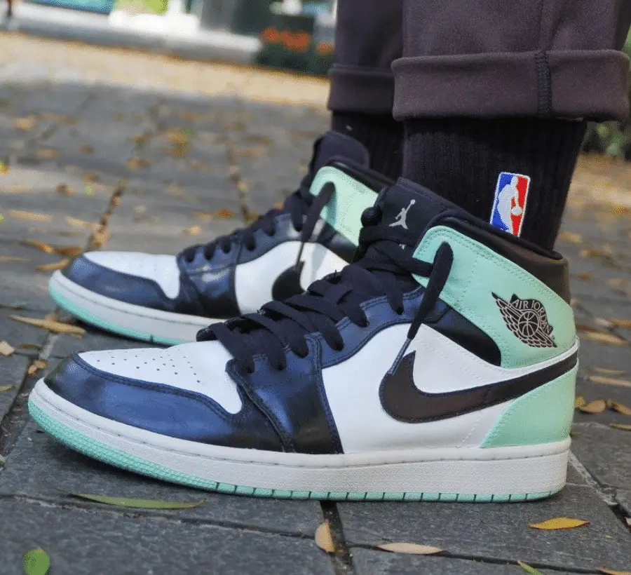 Alternative view of Giày Nike Air Jordan 1 Mid 'Blue Mint' 554724-413
