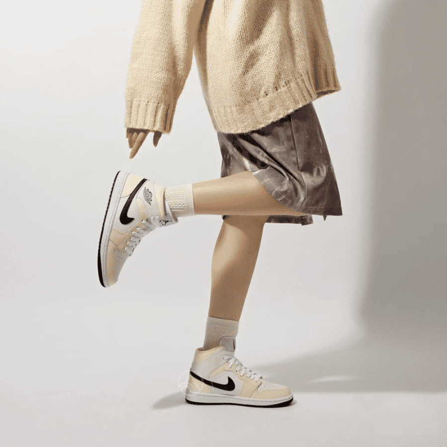 Alternative view of Giày Nike Wmns Air Jordan 1 Mid 'Coconut Milk' BQ6472-121