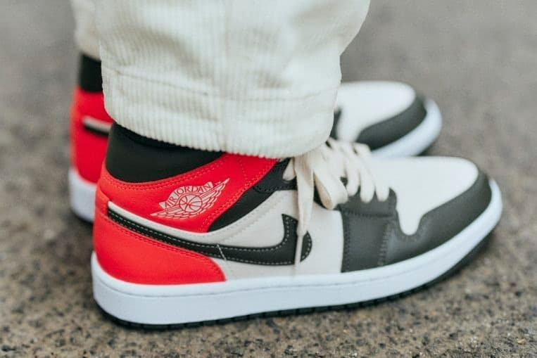 Giày Nike Wmns Air Jordan 1 Mid SE 'Newsprint' DQ6078-100 - Ảnh 6