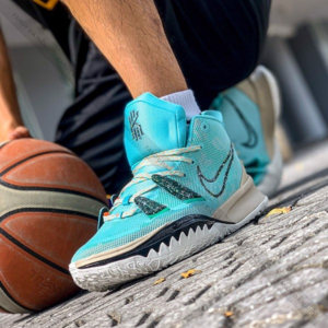 Alternative view of Giày Nike Kyrie 7 'Copa' CQ9326-402