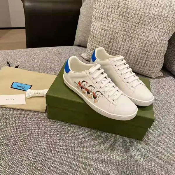 Alternative view of Giày Gucci Ace x Disney Huey, Dewey, Louie (W) 649400-AYO70-9062