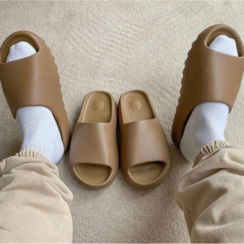Dép Adidas Yeezy Slides 'Core' 2021 GW5350 - Ảnh 4