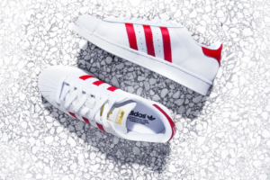 Alternative view of Giày Adidas Superstar 'Red Gold' EE8727