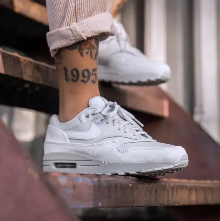 Alternative view of Giày Nike Wmns Air Max 1 LX 'Grey' 917691-002