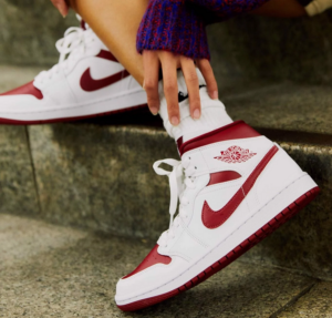 Alternative view of Giày Nike Air Jordan 1 Mid ‘Reverse Chicago’ BQ6472-161