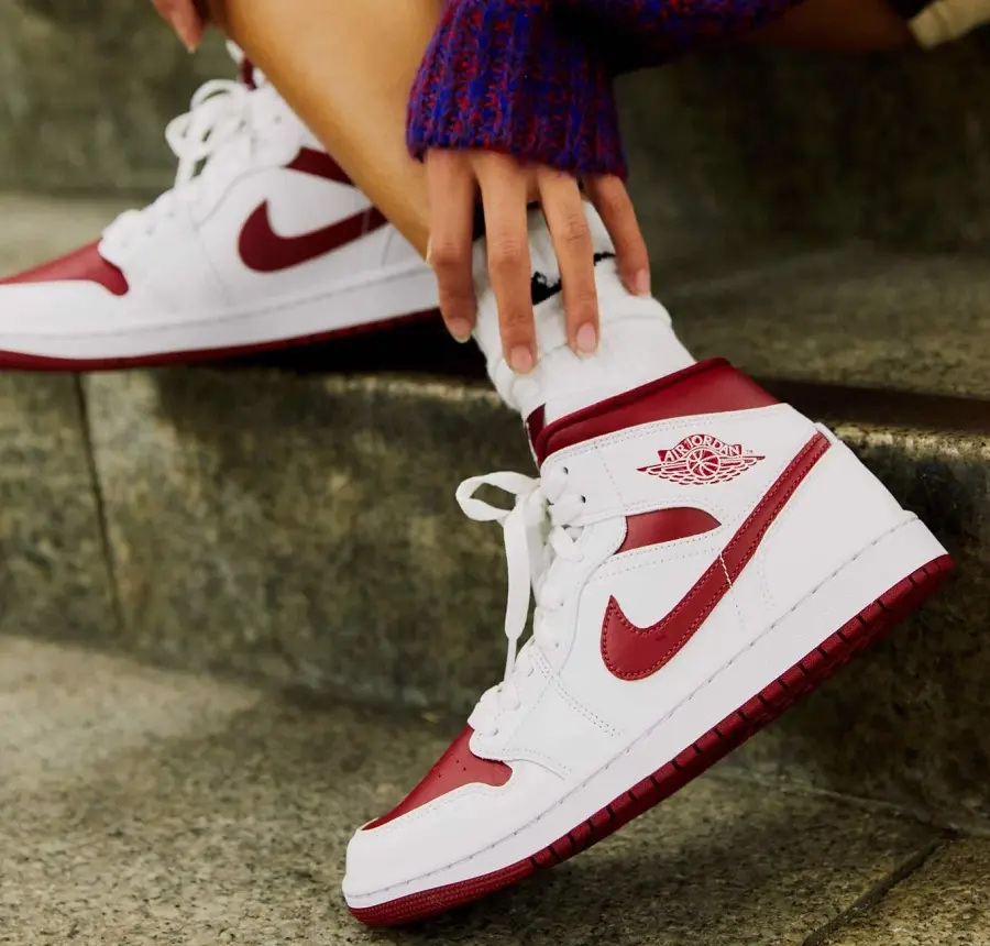Alternative view of Giày Nike Air Jordan 1 Mid ‘Reverse Chicago’ BQ6472-161