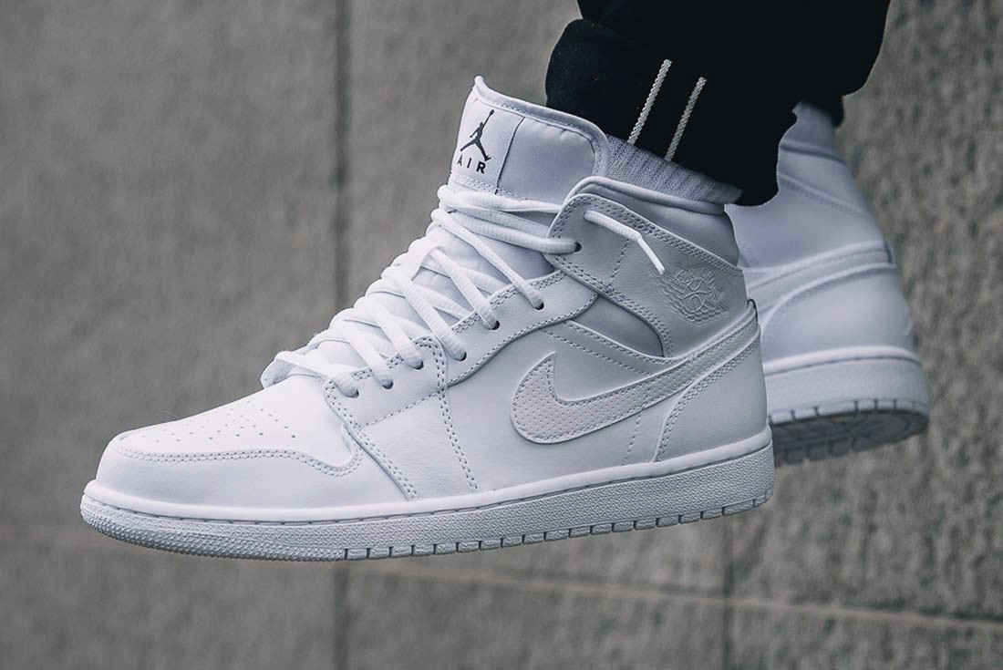 Giày Nike Air Jordan 1 Mid 'Triple White' (2020) 554724-109 - Ảnh 2