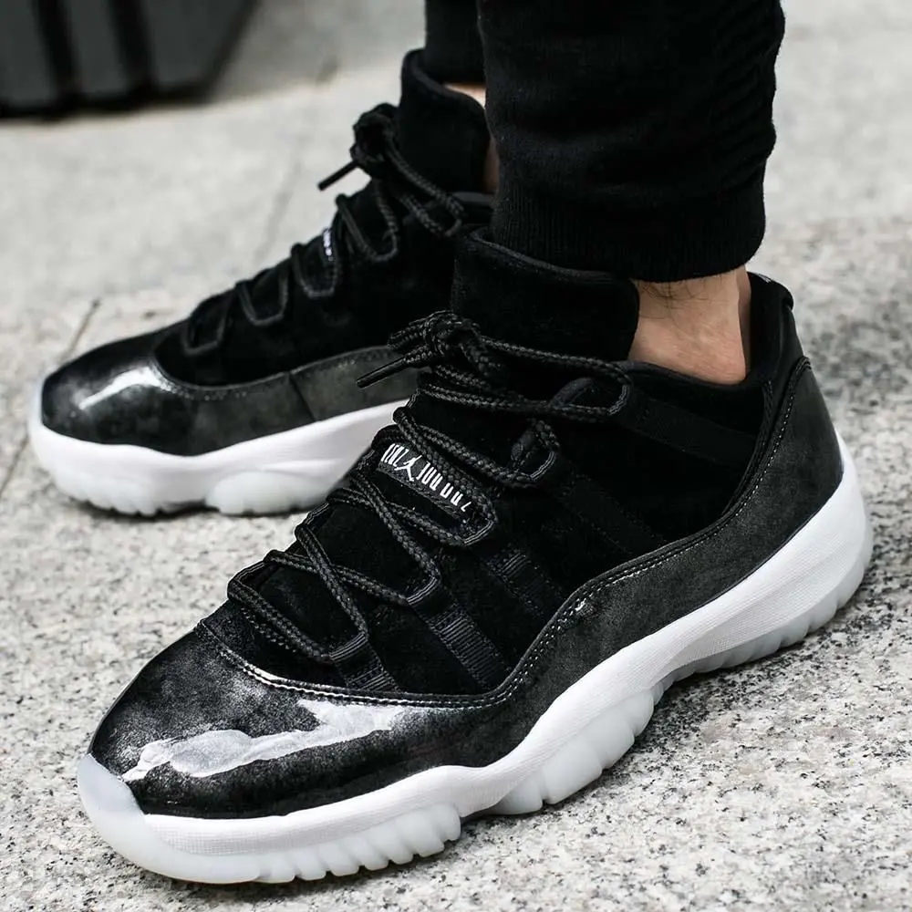 Alternative view of Giày Nike Air Jordan 11 Retro Low 'Barons' 528895-010