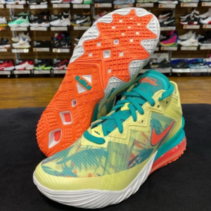 Alternative view of Giày Nike LeBron 18 Low EP 'LeBronold Palmer' CV7564-300