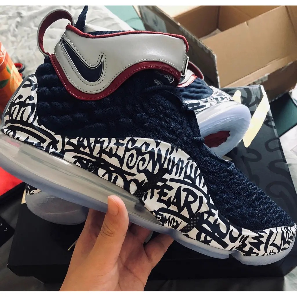 Alternative view of Giày Nike LeBron 17 EP 'LeBron 4 Cold Blue Graffiti' CT6052-400
