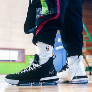 Alternative view of Giày Nike LeBron 16 EP 'Equality' BQ5970-101