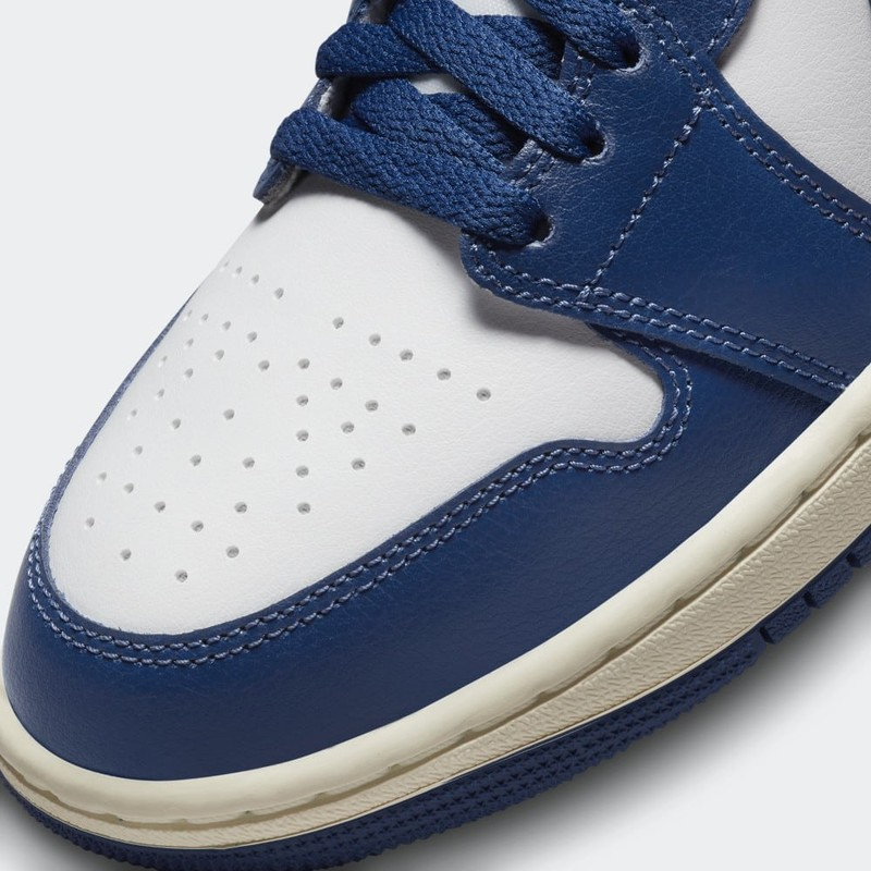 Giay Nike Air Jordan 1 Mid 'French Blue' BQ6472-146