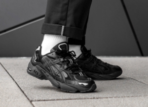Alternative view of Giày Asics Gel Kayano 5 OG 'Triple Black' 1191A147-001