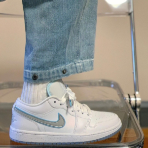 Alternative view of Giày Nike Air Jordan 1 Low SE &#039;Dare To Fly&#039; FB1874-101