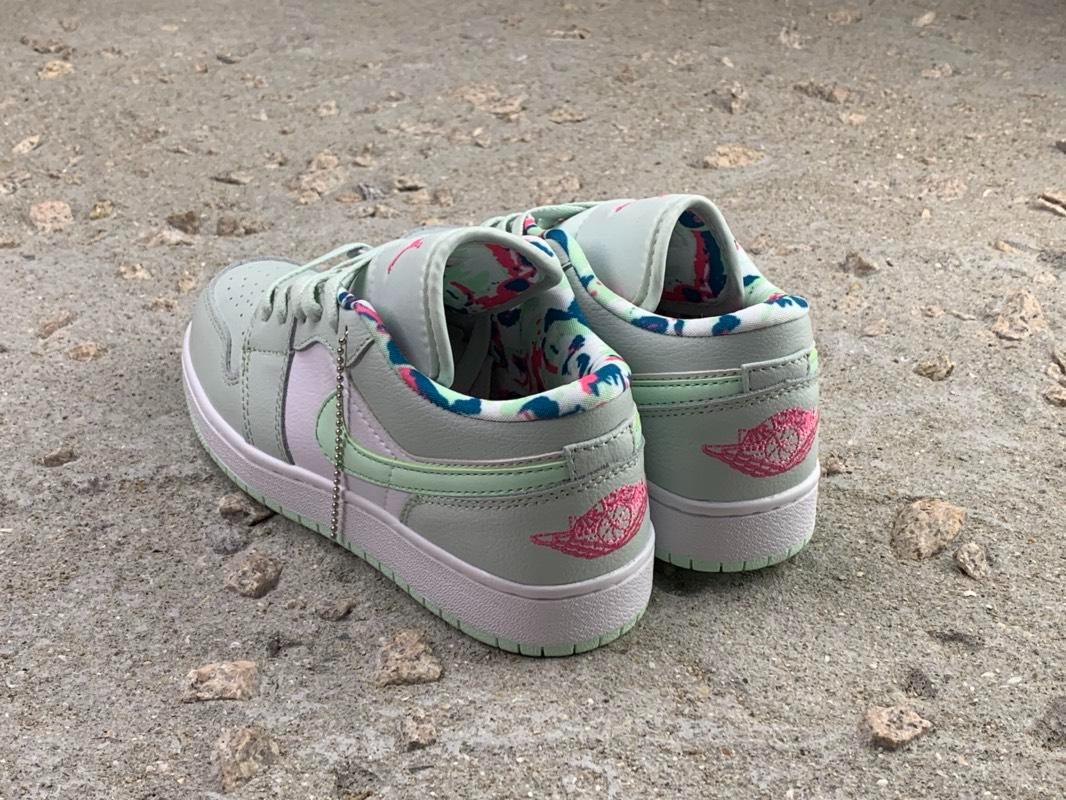 Giày Nike Air Jordan 1 Low GS 'Barely Grey Spruce' 554723-051 - Ảnh 4