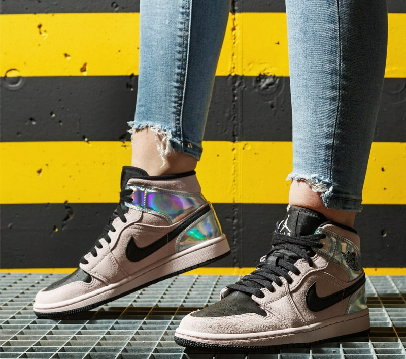Giày Nike Wmns Air Jordan 1 Mid 'Iridescent' BQ6472-602 - Ảnh 2