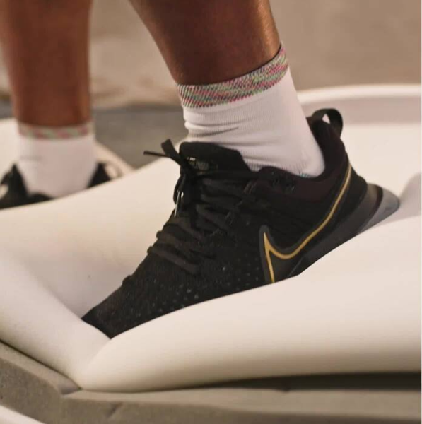 Giày Nike React Infinity Run Flyknit 2 'Black Metallic Gold' CT2357-009 - Ảnh 2