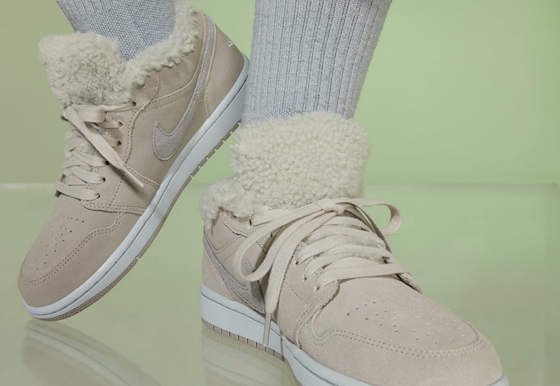 Giày Nike Wmns Air Jordan 1 Low 'Sherpa Fleece' DO0750-002 - Ảnh 6