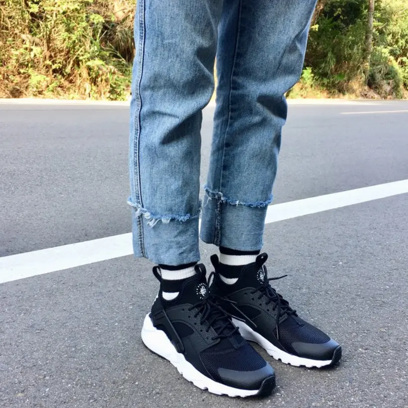 Alternative view of Giày Nike Air Huarache Run Ultra 'Black White' 819685-016