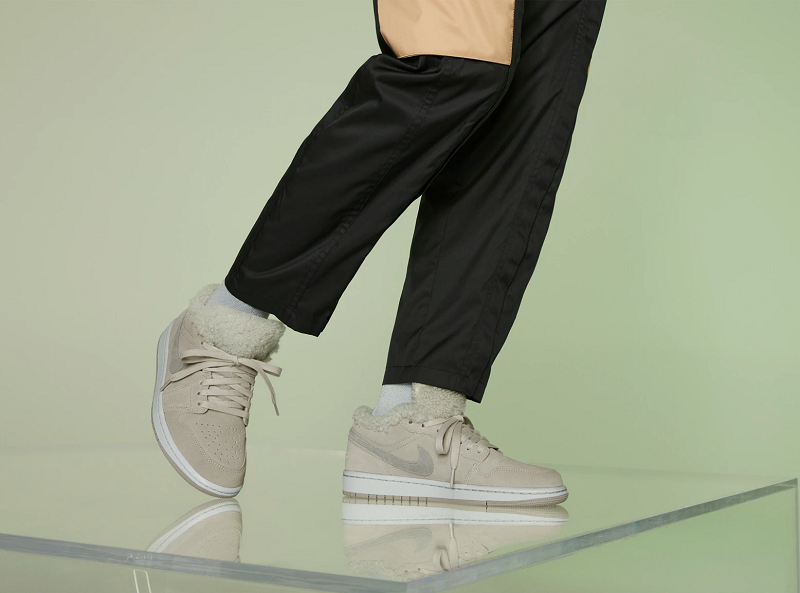Giày Nike Wmns Air Jordan 1 Low 'Sherpa Fleece' DO0750-002 - Ảnh 5