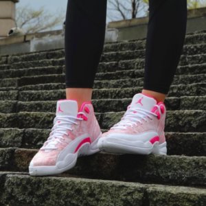 Alternative view of Giày Nike Air Jordan 12 Retro GS 'Arctic Pink' 510815-101