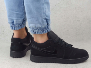 Alternative view of Giày Nike Air Jordan 1 Low GS 'Triple Black' 553560-056