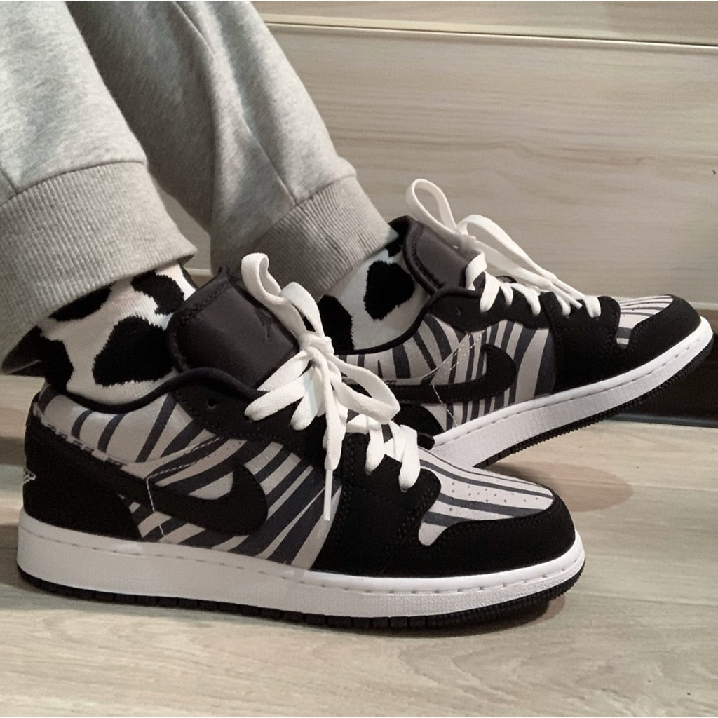 Giày Nike Air Jordan 1 Low GS 'Zebra' 553560-057 - Ảnh 2