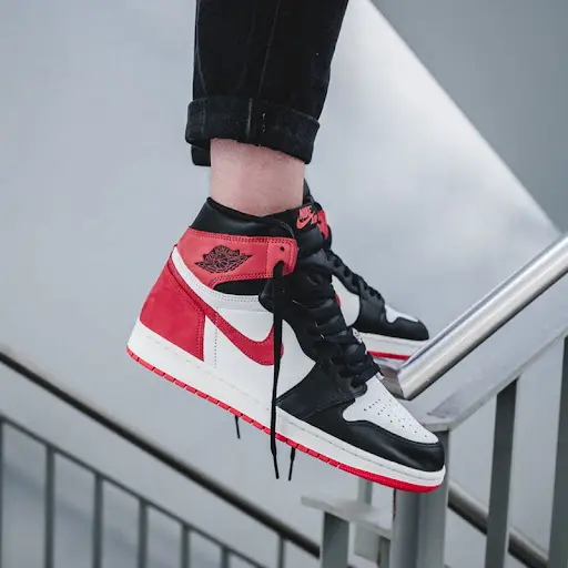 Alternative view of Giày Nike Air Jordan 1 Retro High OG GS 'Track Red' 575441-112